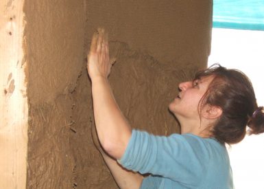 2007 – Mézière sur Seine (78) – Marie-Pierre et Didier – Christelle – Corps d’enduit terre sur mur de paille 8