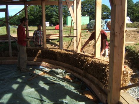 2007, Silfiac (56) – Lucile et Claude – Christelle – Murs paille et corps d’enduit terre 6