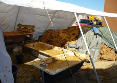 2008 (juillet) – St Brévin les Pins (44) – Agnès et Greg – Christelle – Chantier paille et corps d’enduit terre + terre-paille + adobes 11