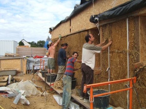 2009 – Nort sur Erdre – Annie et Christian – Christelle – corps d’enduit sur murs paille 30