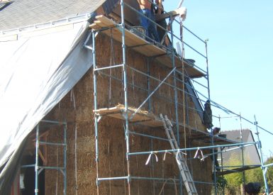 2009 – Nort sur Erdre – Solène et Thomas – Christelle – Corps d’enduit sur construction paille 14