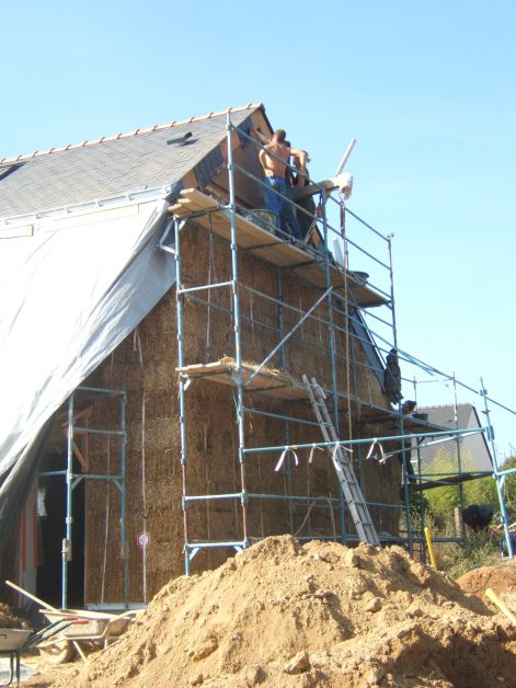 2009 – Nort sur Erdre – Solène et Thomas – Christelle – Corps d’enduit sur construction paille 14