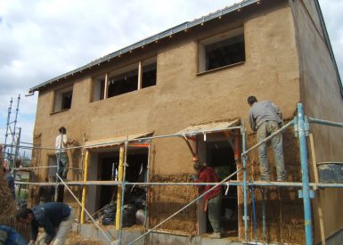 2009 – Nort sur Erdre – Solène et Thomas – Christelle – Corps d’enduit sur construction paille 25