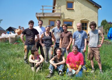 2010 – Nort sur Erdre – Cécile et Michel – Christelle – enduits de finition terre intérieur sur terre et fermacell + décorations 19