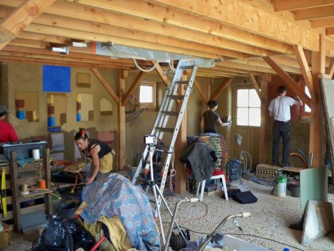 2010 – Nort sur Erdre – Cécile et Michel – Christelle – enduits de finition terre intérieur sur terre et fermacell + décorations 5