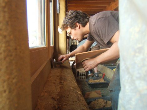 2010 – Nort sur Erdre – Cécile et Michel – Christelle – enduits de finition terre intérieur sur terre et fermacell + décorations 9