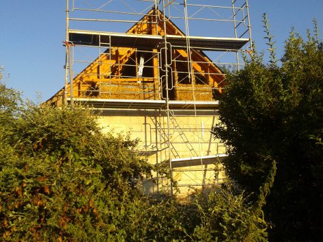 La Bohalle -49-2016-Pauline et Christophe-Mickael Verger-Rénovation de pignon en bottes de paille et enduit terre-4