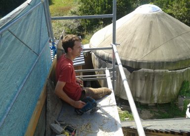 La Bohalle -49-2016-Pauline et Christophe-Mickael Verger-Rénovation de pignon en bottes de paille et enduit terre-5