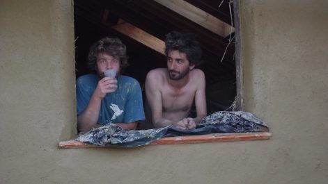 La Bohalle -49-2016-Pauline et Christophe-Mickael Verger- Stage éco construction -Rénovation de pignon en bottes de paille et enduit terre-7