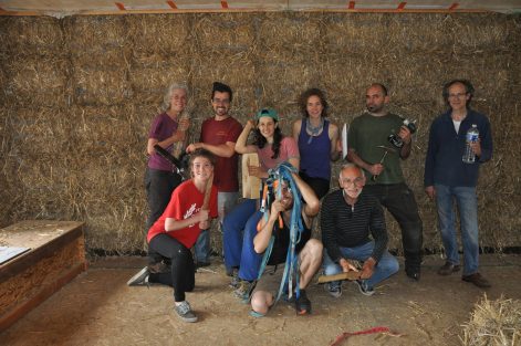 Lannion-22-juin 2016-Nathalie et Gilles-Mickael Verger-Maison paille-equipe chantier participatif