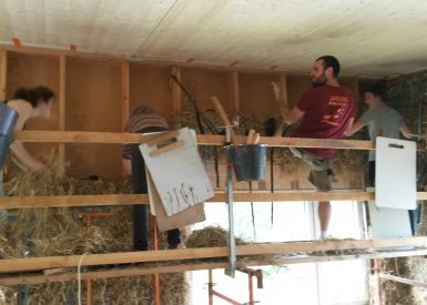 Lannion-22-juin 2016-Nathalie et Gilles-Mickael Verger-Maison paille-mise en place des bottes