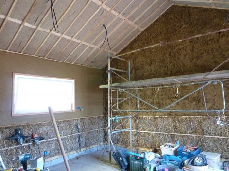 2011 – Fresnay en Retz (44) – Chantal et Jean-Michel – Christelle – Rénovation – ITI – murs paille et corps d’enduit 12