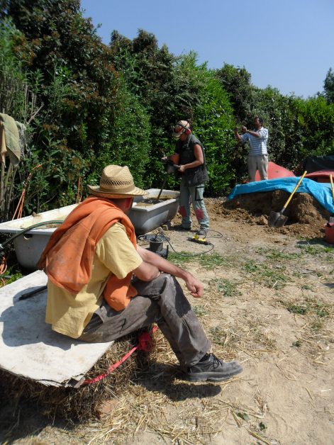 2011 – Fresnay en Retz (44) – Chantal et Jean-Michel – Christelle – Rénovation – ITI – murs paille et corps d’enduit 14