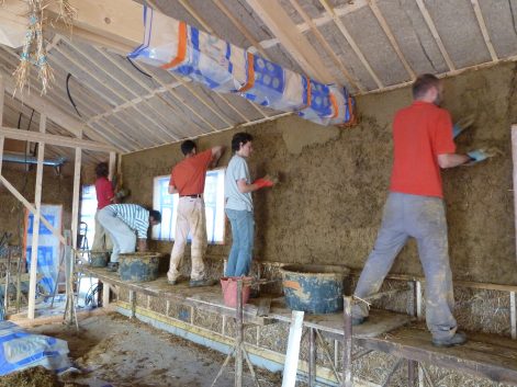 2011 – Fresnay en Retz (44) – Chantal et Jean-Michel – Christelle – Rénovation – ITI – murs paille et corps d’enduit 17