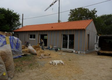 2011 – Fresnay en Retz (44) – Chantal et Jean-Michel – Christelle – Rénovation – ITI – murs paille et corps d’enduit 2