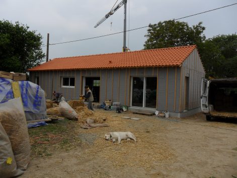 2011 – Fresnay en Retz (44) – Chantal et Jean-Michel – Christelle – Rénovation – ITI – murs paille et corps d’enduit 2