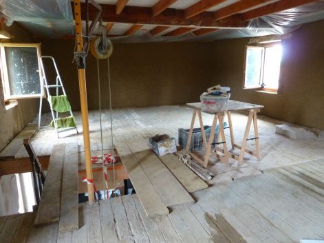 2013 (Juin) – St Mars de Coutais (44) – Cendrine et Patricia – Christelle – Rénovation – ITI – Corps d’enduit intérieur sur mur en pierre 10