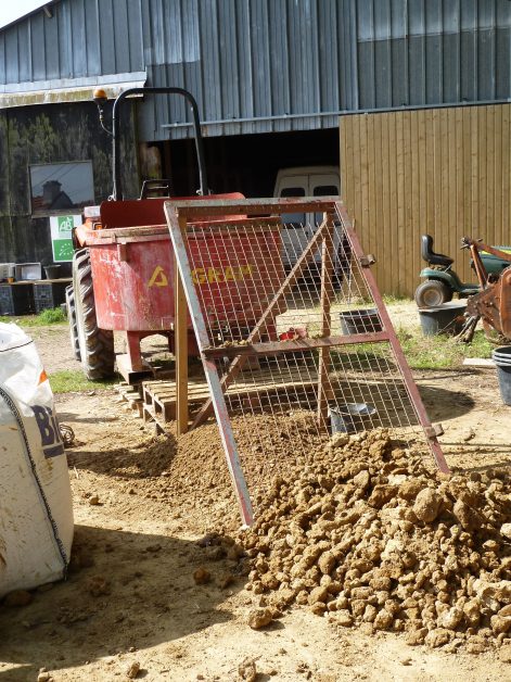 2013 (Juin) – St Mars de Coutais (44) – Cendrine et Patricia – Christelle – Rénovation – ITI – Corps d’enduit intérieur sur mur en pierre 6