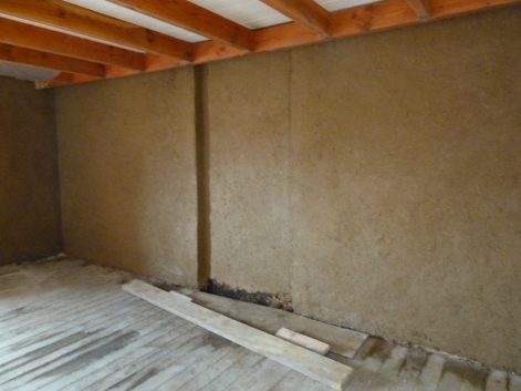 2013 (Juin) – St Mars de Coutais (44) – Cendrine et Patricia – Christelle – Rénovation – ITI – Corps d’enduit intérieur sur mur en pierre 9