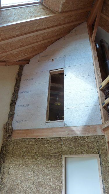 2013 – La Chapelle Saint Sauveur (44) – Béné et Nico – Christelle – Chantier participatif terre-paille + finitions terre intérieur 1