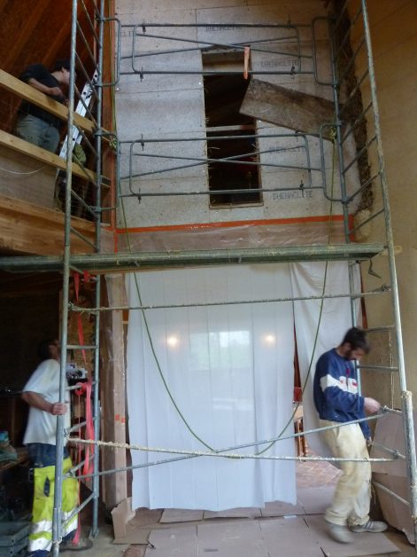 2013 – La Chapelle Saint Sauveur (44) – Béné et Nico – Christelle – Chantier participatif terre-paille + finitions terre intérieur 3