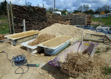 2013 – La Chapelle Saint Sauveur (44) – Béné et Nico – Christelle – Chantier participatif terre-paille + finitions terre intérieur 4