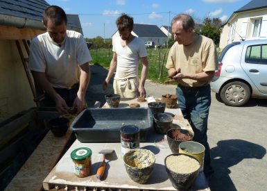 2013 – La Chapelle Saint Sauveur (44) – Béné et Nico – Christelle – Chantier participatif terre-paille + finitions terre intérieur 5