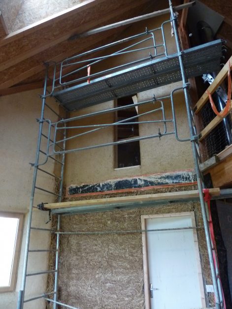 2013 – La Chapelle Saint Sauveur (44) – Béné et Nico – Christelle – Chantier participatif terre-paille + finitions terre intérieur 9