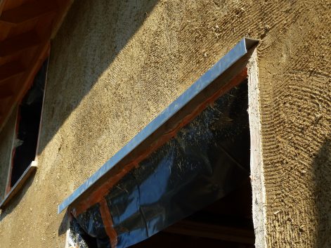 2013 – Montigny aux Amognes (58) – Marion – Christelle – Chantier participatif paille – ossature – corps d’enduits terre 17