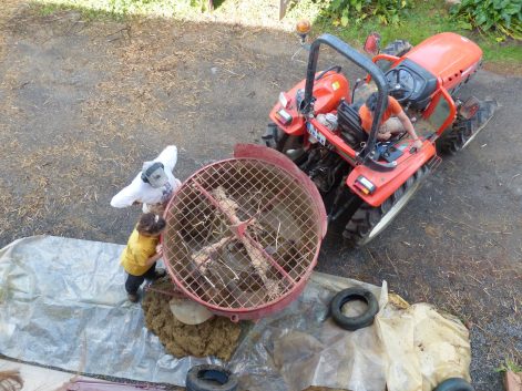 2013 (Octobre) – St Mars de Coutais (44) – Cendrine et Patricia – Christelle – Rénovation – ITI – bottes et terre-paille – corps d’enduit terre 11