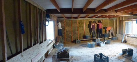 2013 (Octobre) – St Mars de Coutais (44) – Cendrine et Patricia – Christelle – Rénovation – ITI – bottes et terre-paille – corps d’enduit terre 6