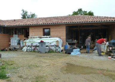 2013 – Paulx (44) – Pauline et Gaëtan – Christelle – Chantier enduits de finition intérieur en terre + décorations 1