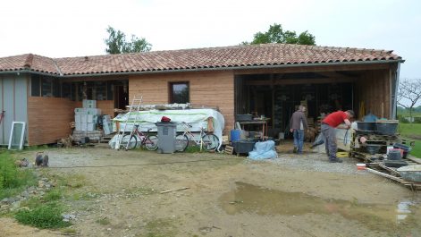 2013 – Paulx (44) – Pauline et Gaëtan – Christelle – Chantier enduits de finition intérieur en terre + décorations 1