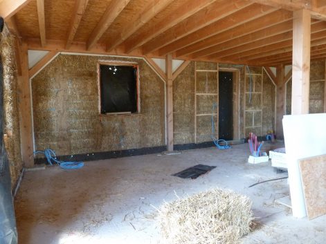 2013 (Septembre) – Tauxigny (37) – Anne-Claire et Pierre – Christelle – Chantier corps d&rsquo;enduit terre + décorations 3