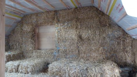 2014 – Amayé sur Seulles (14) – Christelle et Christophe – Christelle – Rénovation (réhausse de maison pierres en bottes de paille + corps d’enduit intérieur et extérieur) 10