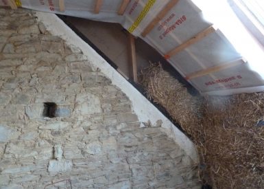 2014 – Amayé sur Seulles (14) – Christelle et Christophe – Christelle – Rénovation (réhausse de maison pierres en bottes de paille + corps d’enduit intérieur et extérieur) 11
