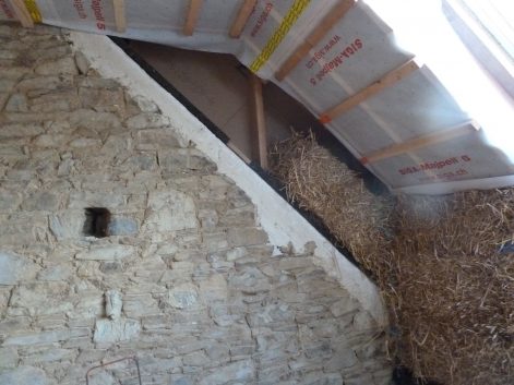 2014 – Amayé sur Seulles (14) – Christelle et Christophe – Christelle – Rénovation (réhausse de maison pierres en bottes de paille + corps d’enduit intérieur et extérieur) 11