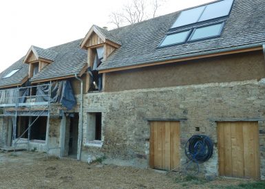 2014 – Amayé sur Seulles (14) – Christelle et Christophe – Christelle – Rénovation (réhausse de maison pierres en bottes de paille + corps d’enduit intérieur et extérieur) 13