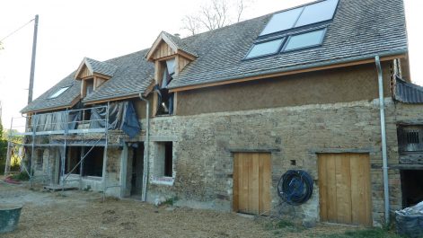 2014 – Amayé sur Seulles (14) – Christelle et Christophe – Christelle – Rénovation (réhausse de maison pierres en bottes de paille + corps d’enduit intérieur et extérieur) 13