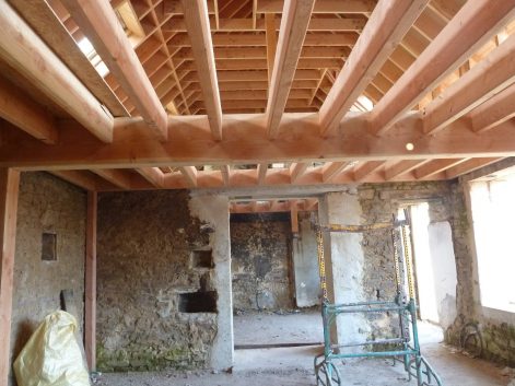 2014 – Amayé sur Seulles (14) – Christelle et Christophe – Christelle – Rénovation (réhausse de maison pierres en bottes de paille + corps d’enduit intérieur et extérieur) 6