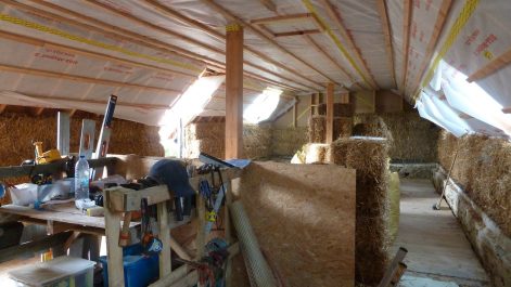 2014 – Amayé sur Seulles (14) – Christelle et Christophe – Christelle – Rénovation (réhausse de maison pierres en bottes de paille + corps d’enduit intérieur et extérieur) 9