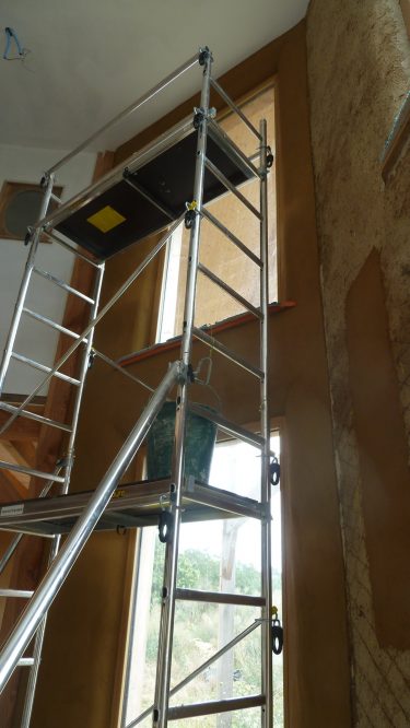 2014 – Tauxigny (37) – Anne-Claire et Pierre – Christelle – Enduits de finition intérieur en terre + sgraffito + stuc argile 10