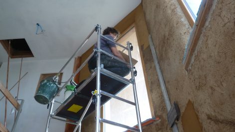 2014 – Tauxigny (37) – Anne-Claire et Pierre – Christelle – Enduits de finition intérieur en terre + sgraffito + stuc argile 4