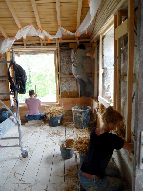 2016 – Ambierle (42) – Stephanie – Stéphanie -isolation en terre paille allégée, adobes-7