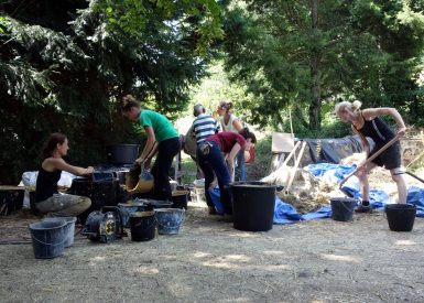 2016 – Quintenas – Laure et Jérome – Stéphanie – Corps d’enduit et finition terre sur un mur de refend en pierre en rénovation – 1