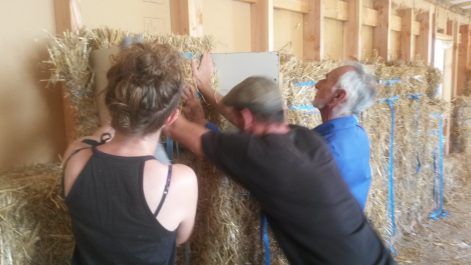 Chantier de corps d’enduit terre sur paille-Sainte Anne sur Brivet-44-Gwen et Tamara-Mickaël Verger-2016-2