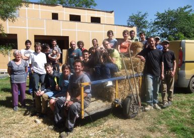 Chantier participatif de corps d’enduit terre sur paille-Sainte Anne sur Brivet-44-Gwen et Tamara-Mickaël Verger-2016-10