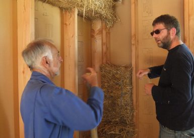 Chantier participatif de corps d’enduit terre sur paille-Sainte Anne sur Brivet-44-Gwen et Tamara-Mickaël Verger-2016-12