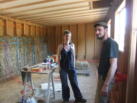 Chantier participatif de corps d’enduit terre sur paille-Sainte Anne sur Brivet-44-Gwen et Tamara-Mickaël Verger-2016-14