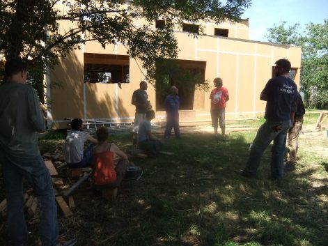 Chantier participatif de corps d’enduit terre sur paille-Sainte Anne sur Brivet-44-Gwen et Tamara-Mickaël Verger-2016-18